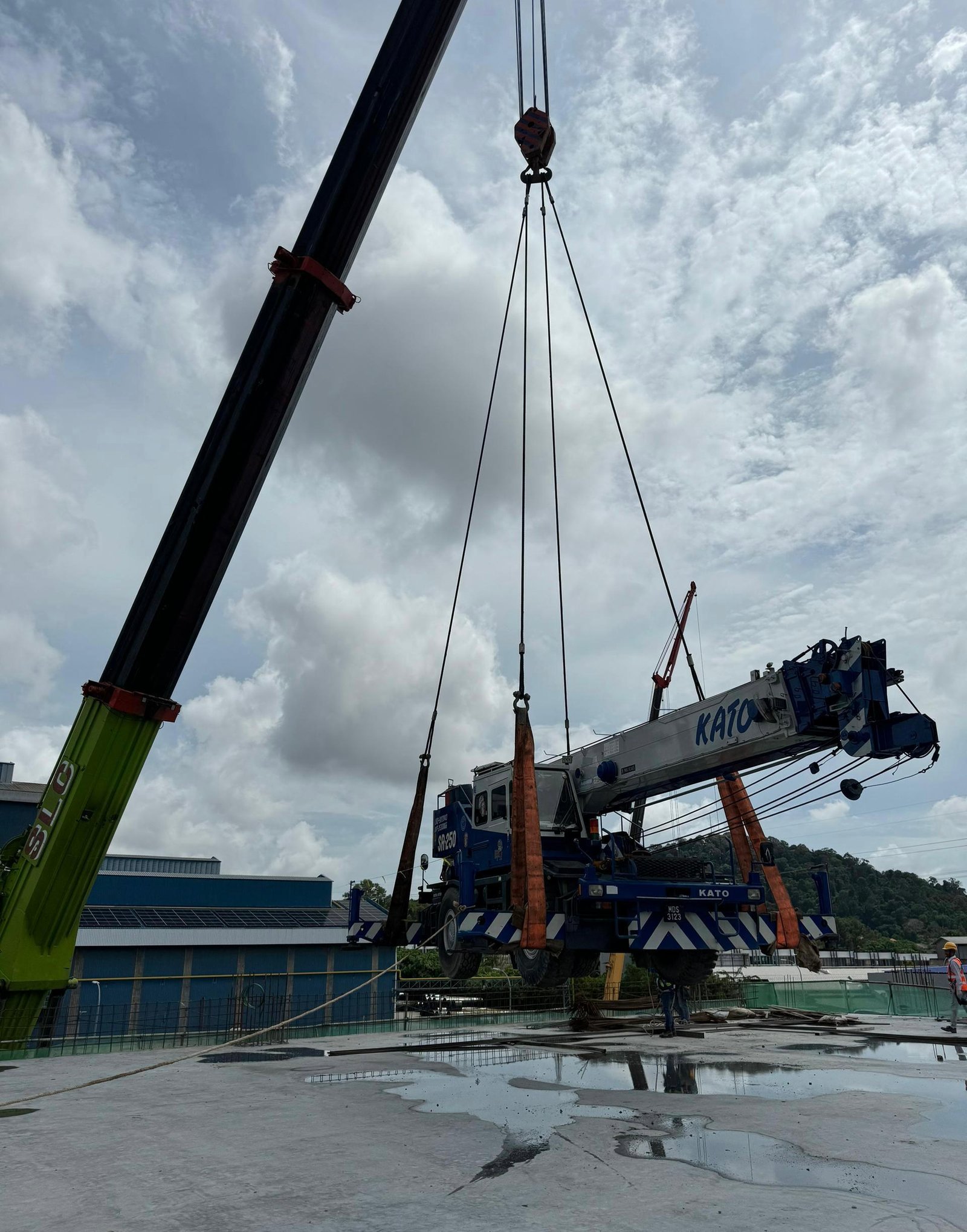 Supply of 400 Ton Crane at KOA Denko (Malaysia) Sdn Bhd for Lifting Equipment Onto The Construction Site Building Ayer Keroh, Melaka